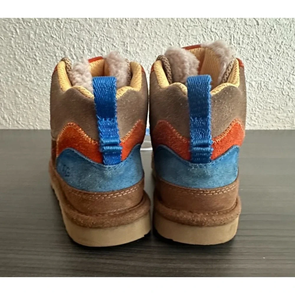 UGG Highland Hi Heritage Kids Boots Sz 3 Suede Sherpa Gorpcore‎ Hiker Trail